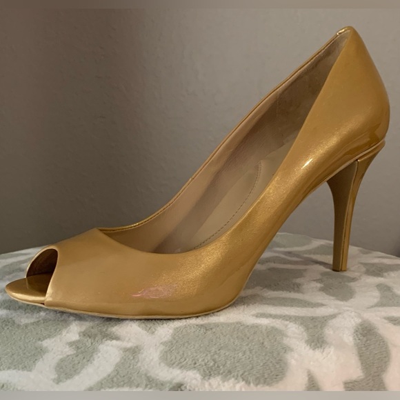 Kenneth Cole New York Heels - Picture 3 of 4